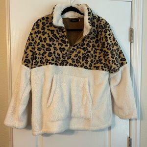 Women’s Sherpa pullover size XL
